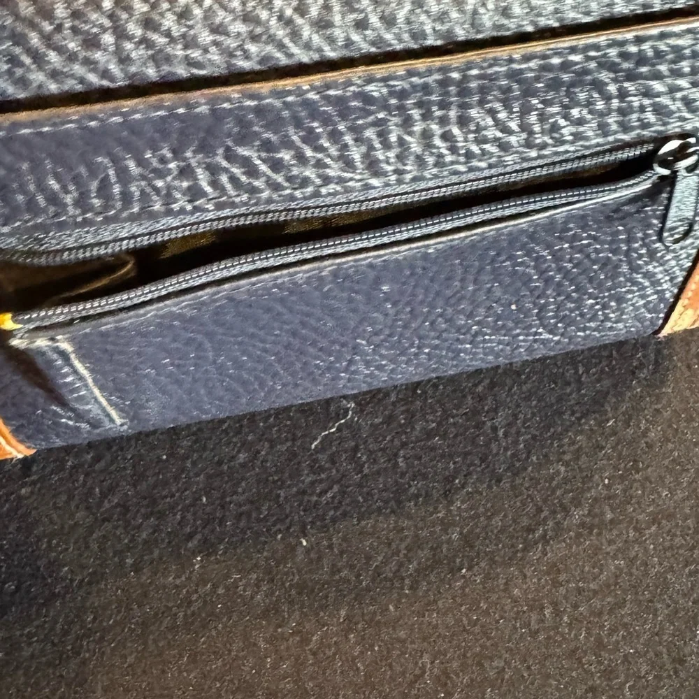 Vintage Blue and Tan Pebblesd Leather Crossbody Bag - Picture 10 of 15